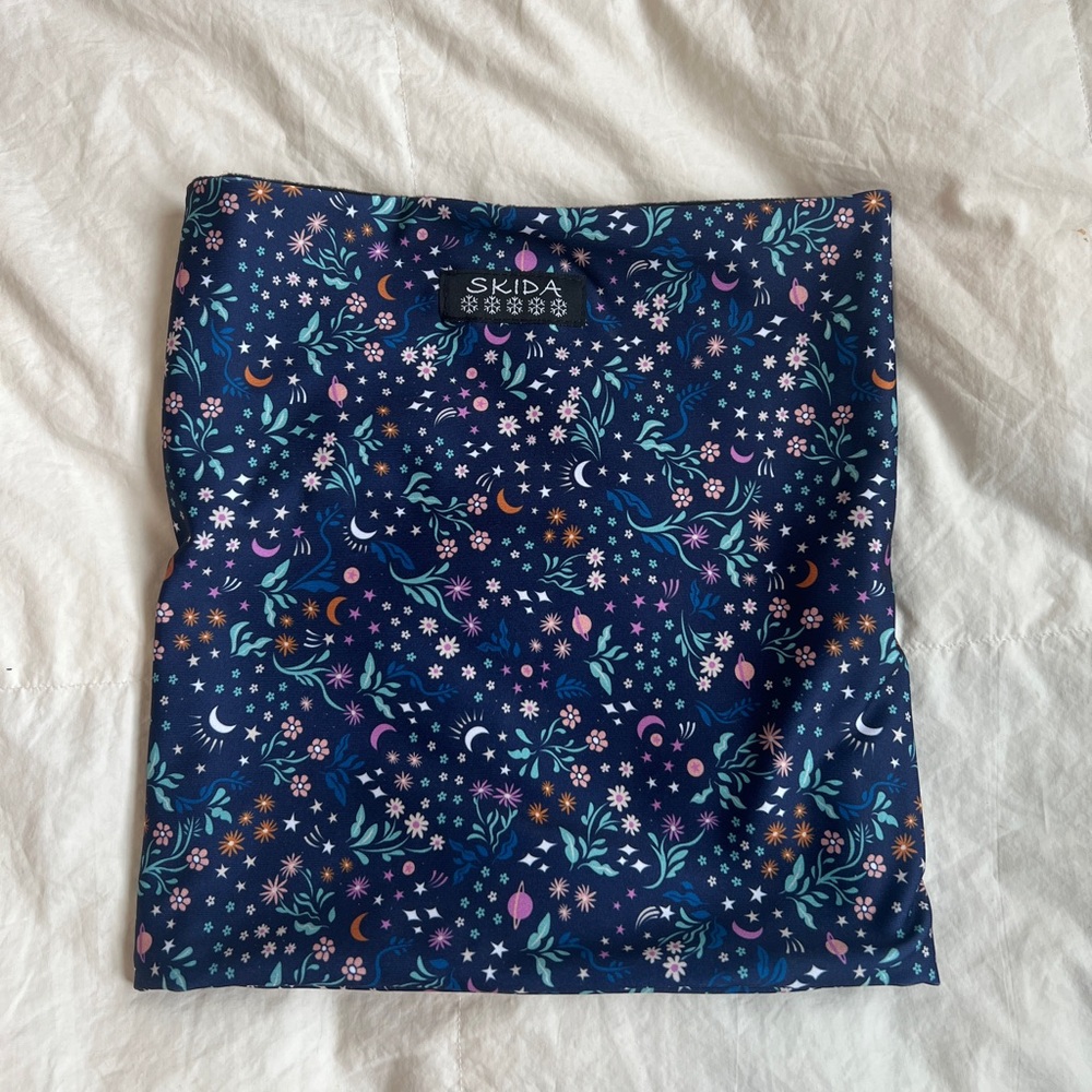 Skida Neck Warmer “space garden”